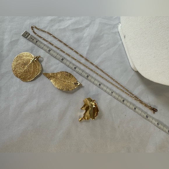 Three dipped gold leaf pendants with chain necklace - Picture 3 of 10